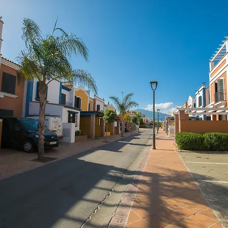 Oleholidays Adosado Y Golf Guadalmina Urbanizacion Privada Holiday home *